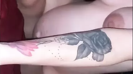 Рыжая девушка оттрахана половым партнером с презиком